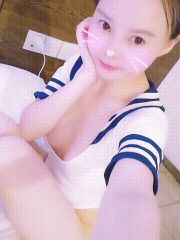 身材娇小