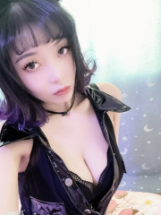 武侯妩媚女人