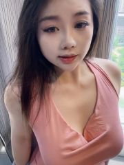 老师长得很漂亮，比想象中还要漂亮